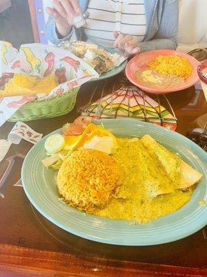 Enchilasdas Suizas y Tacos de Carnitas