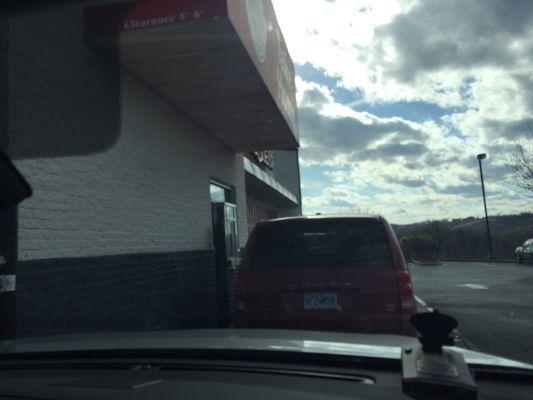 Steak 'n Shake 20 minutes waiting in line. Don't come here if you need a speedy in and out