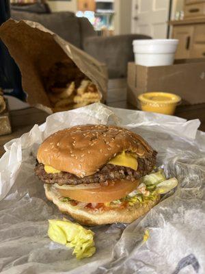 Cheeseburger- 5/5 - made to order, fresh ingredients-meat, cheese, tomato, onion, pickle, ketchup, mustard, mayo