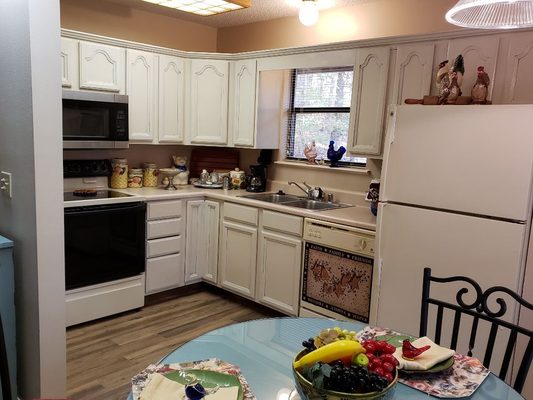 Kitchen in Cozy Cottage at Miss Martha's Bed and Breakfast on Mt Springs, abot,AR