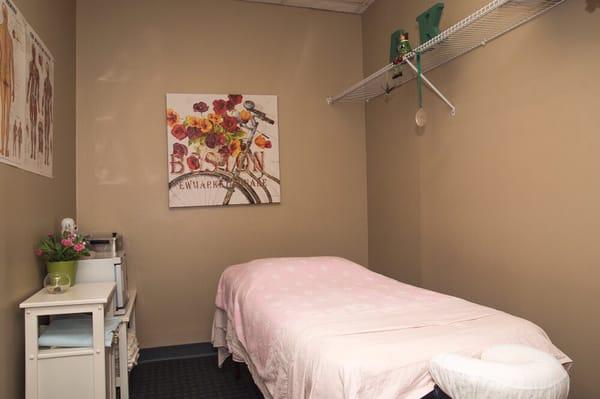 Nice and clean massage room. Sheets are sanitized every single time.