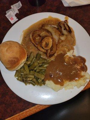 Smothered steak with onions, green beans, mashed potatoes and gravy, and a roll. Excellent.