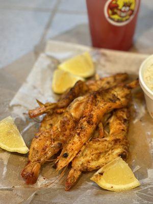 Grilled shrimp with rice and watermelon lemonade