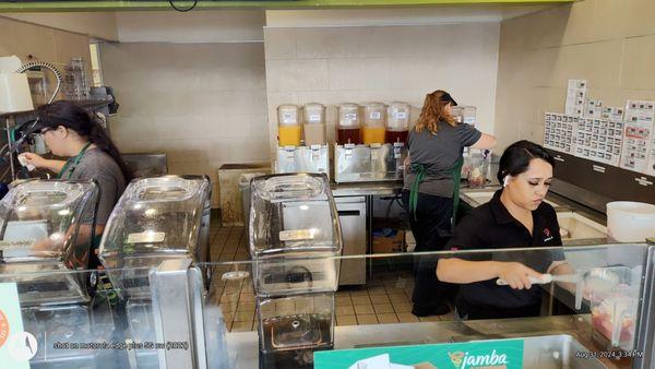 The awesome Hilo team @ Jamba Juice.