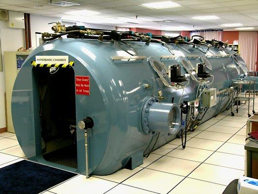 One of the tri-state's largest multi-person hyperbaric chambers.