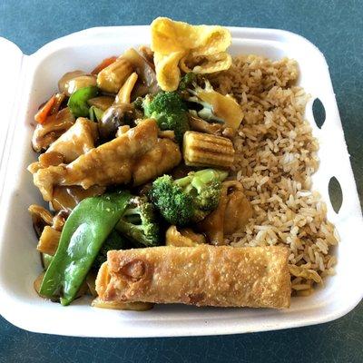 Dine-In Chicken with Veggies Lunch (Crab Rangoon instead of Soup)