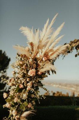 Arch flowers detail :)