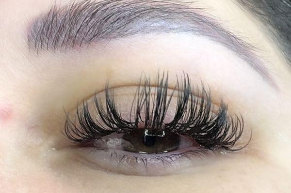 Volume Classic Lash Extension service