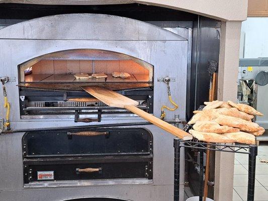 Freshly baked samoon bread