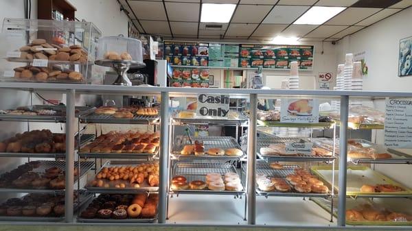 Glorious display cases. #Glendale #LateNightSnacks #Open24Hours #Donuts #AppleFritter #CashOnly #FoodPorn