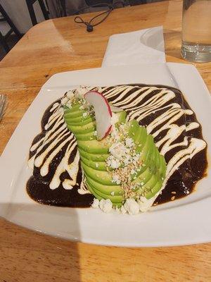 Enchiladas de mole con pollo/Chicken enchiladas with mole sauce/Enmoladas (18$.) Very tasty.