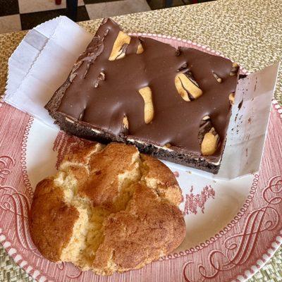 Brownie cheesecake and snickerdoodle cookie