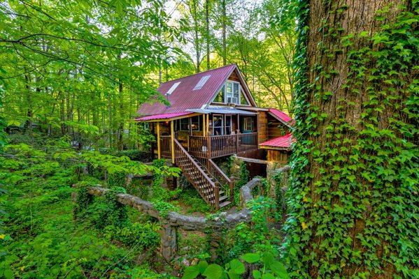 Pet Friendly Cabins in Helen Ga at Bear Creek Lodge and Cabins - FISHERMANS CABIN, Sleeps 6, on the River, Hot Tub, Walking Distance to town