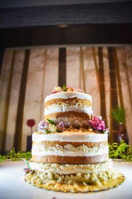 Vegan vanilla bourbon wedding cake delivered to our venue- serves 45!