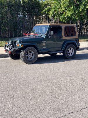 Newly installed Rally Tops 2-piece hardtop with sliding rear windows