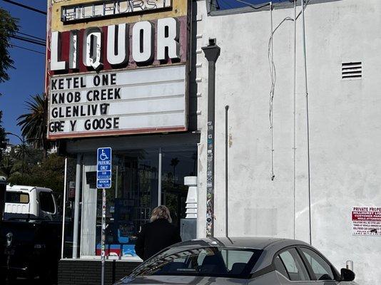 Hillhurst Liquor