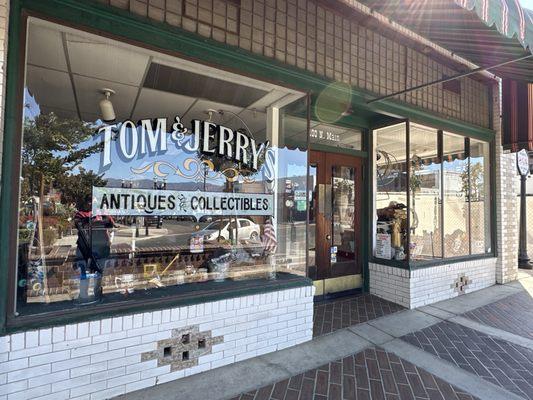 Tom & Jerry's Antiques & Collectables