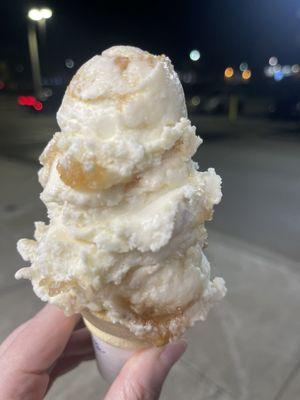 Small deep dish apple pie cone