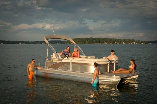 Robbins Marine has been taking care of boaters and their families for over 55 years! Offering quality boat lines such as: Alu...