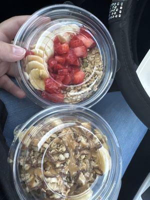 Peanut butter & Nutella bowl w/ greek yogurt was delicious.  As well as the Chunky strawberry açaí bowl.