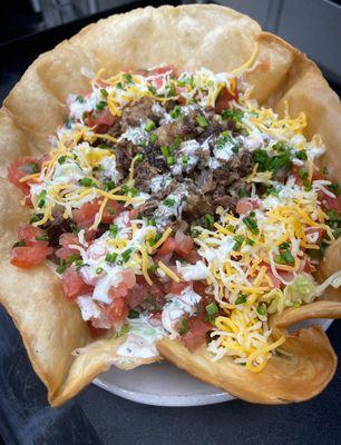 Fried taco shell stuffed with your choice of smoked brisket, pulled pork or chicken. Topped with lettuce, cheese & pico de gallo.