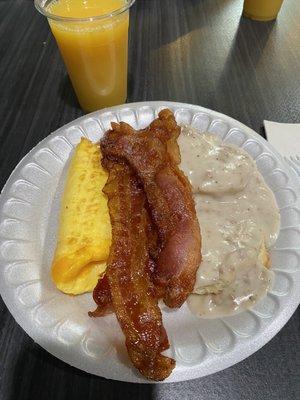 The breakfast options are pretty fantastic. Cheese omelette, bacon, biscuits & gravy. Yum!