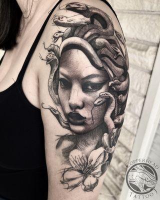 Stylized realistic medusa by @em.j.francis