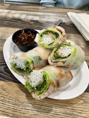 2/10/22 These are really good spring rolls! They're thick with Shrimp & Pork Belly!