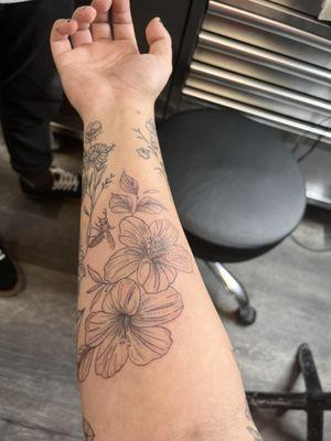 hibiscus and bee done by Lee :)