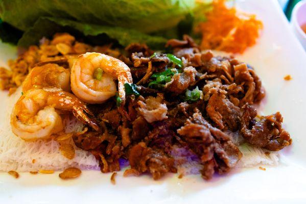 banh hoi (rice noodle patty)