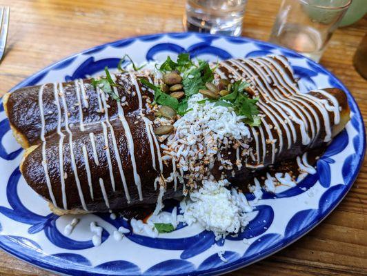 Mole enchilada