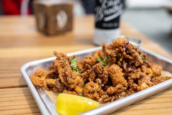 Fried Calamari w/ Lemon Aioli ($13)