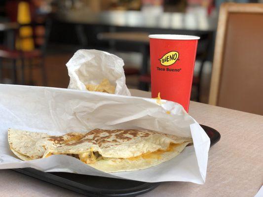 Chicken quesadilla, chips & iced tea.