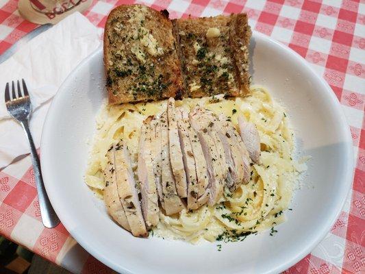 Chicken Alfredo pasta