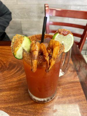 Michelada con Camarones