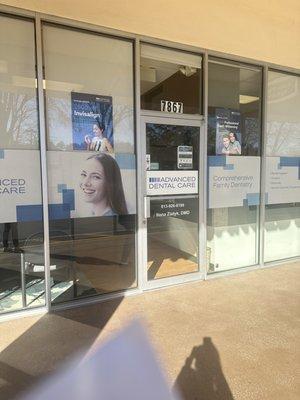 Storefront of a scamming, shopping mall dentist office.