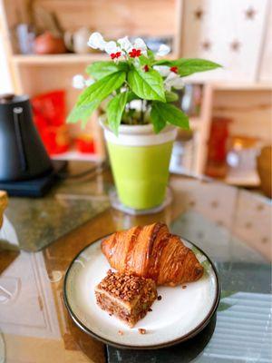 Plain Croissant, brown butter mochi