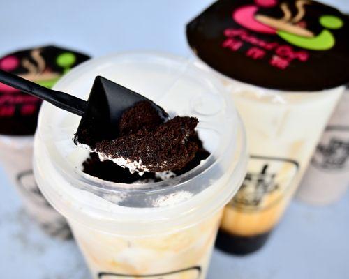 Cheese Foam topping with Oreo crumbles, comes with a shovel to eat while you drink.