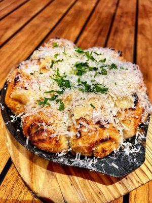 Garlic pull apart bread - the best garlic bread you will ever have IN YOUR LIFE!!!!