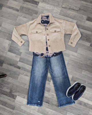 THE CUTEST ORIGINAL CROPPED CORDUROY JACKET WITH ALL THE PERFECT PIECES TO MAKE YOUR FALL LOOK SPECIAL !