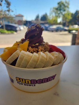 Build Your Own Bowl with mango, banana, granola, agave, peanut butter drizzle nd pacoca. Vegan, healthy, fresh, delicious.