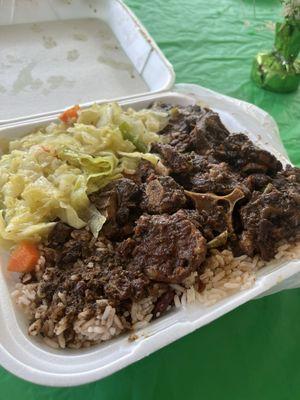 Large oxtail with cabbage