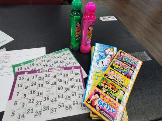 Bingo markers and bingo sheets/cards