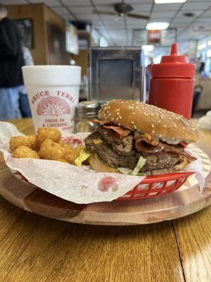 They make delish burgers and we love the signature peacock on their cups!