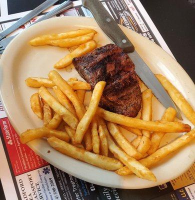 Flank steak well done with fries