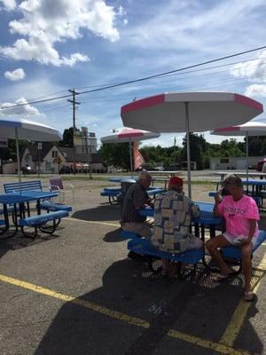 Seating area by road