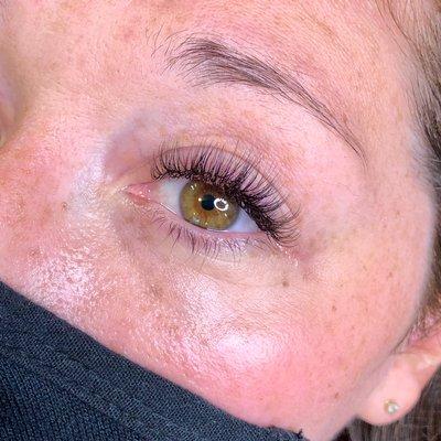 Hybrid lash extensions by Ritual