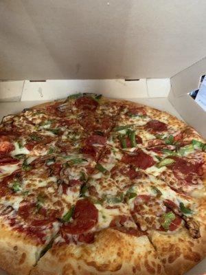 Regular round with pepperoni, onions and green peppers.