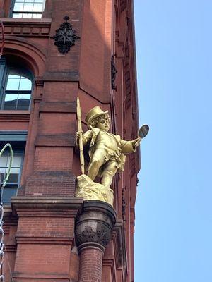 The one entrance to the San Gennaro Feast is near the Puck Building. 09/16/22