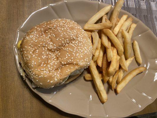 Angus burger with fries